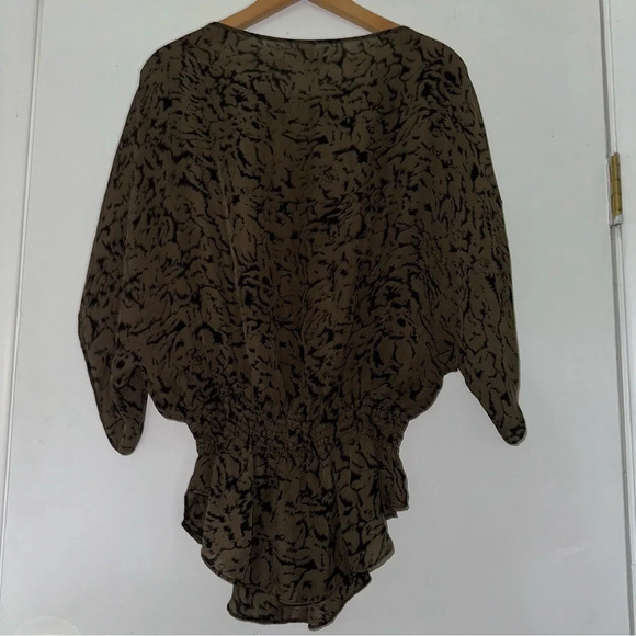 Parker Silk Animal Print Army Green Brown Black Design Ruffle Blouse Smocked S - Picture 5 of 12